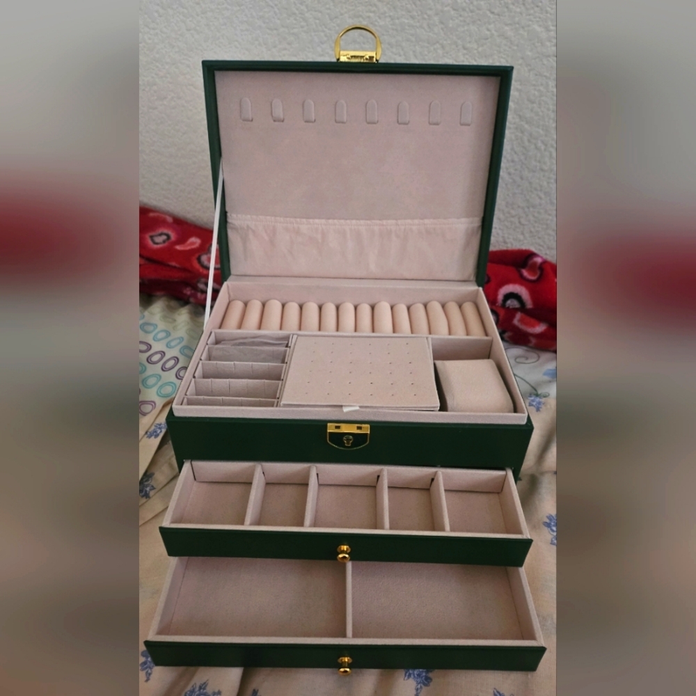 Green Jewelry Box + GIFT